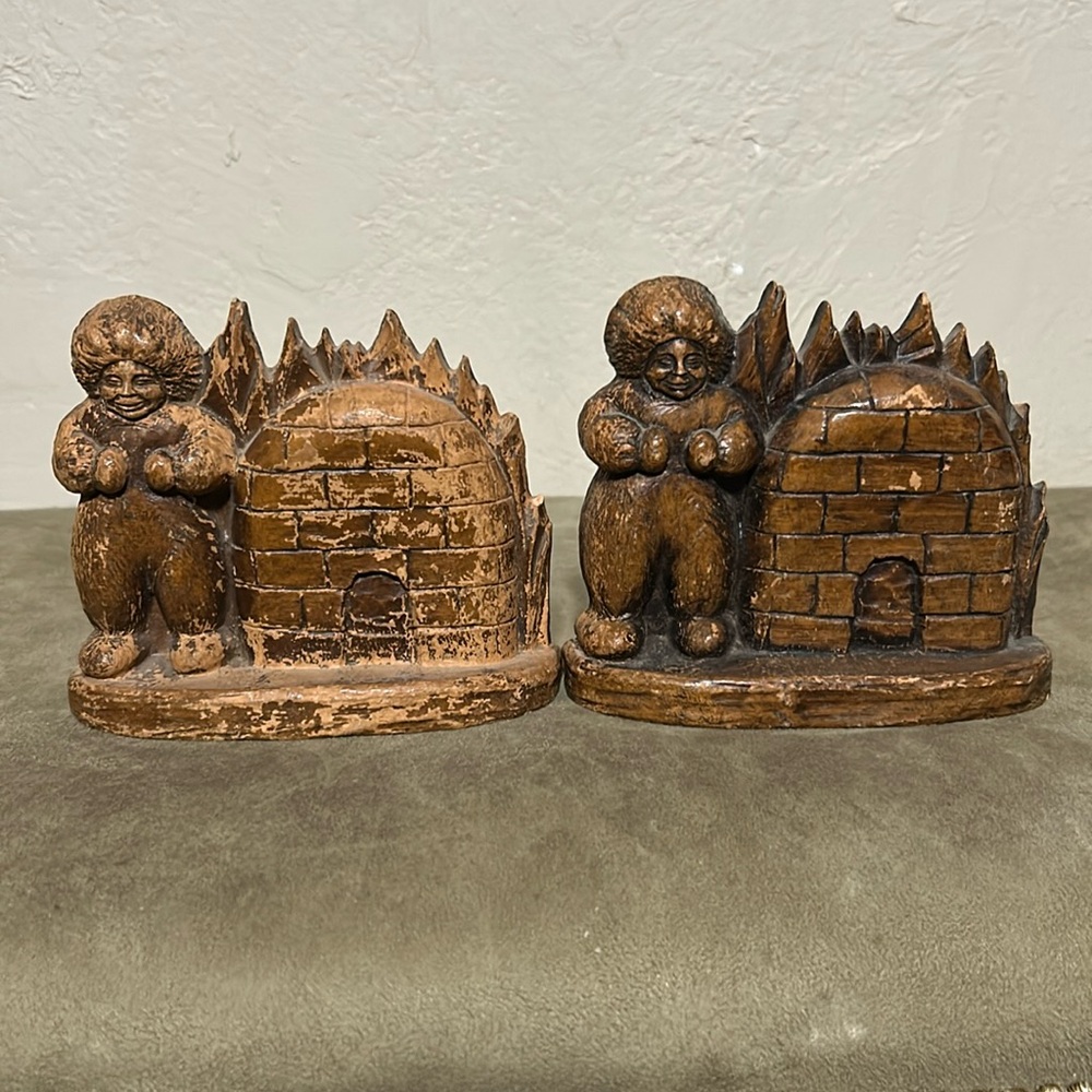 Vintage pressed wood Eskimo and Igloo bookends.